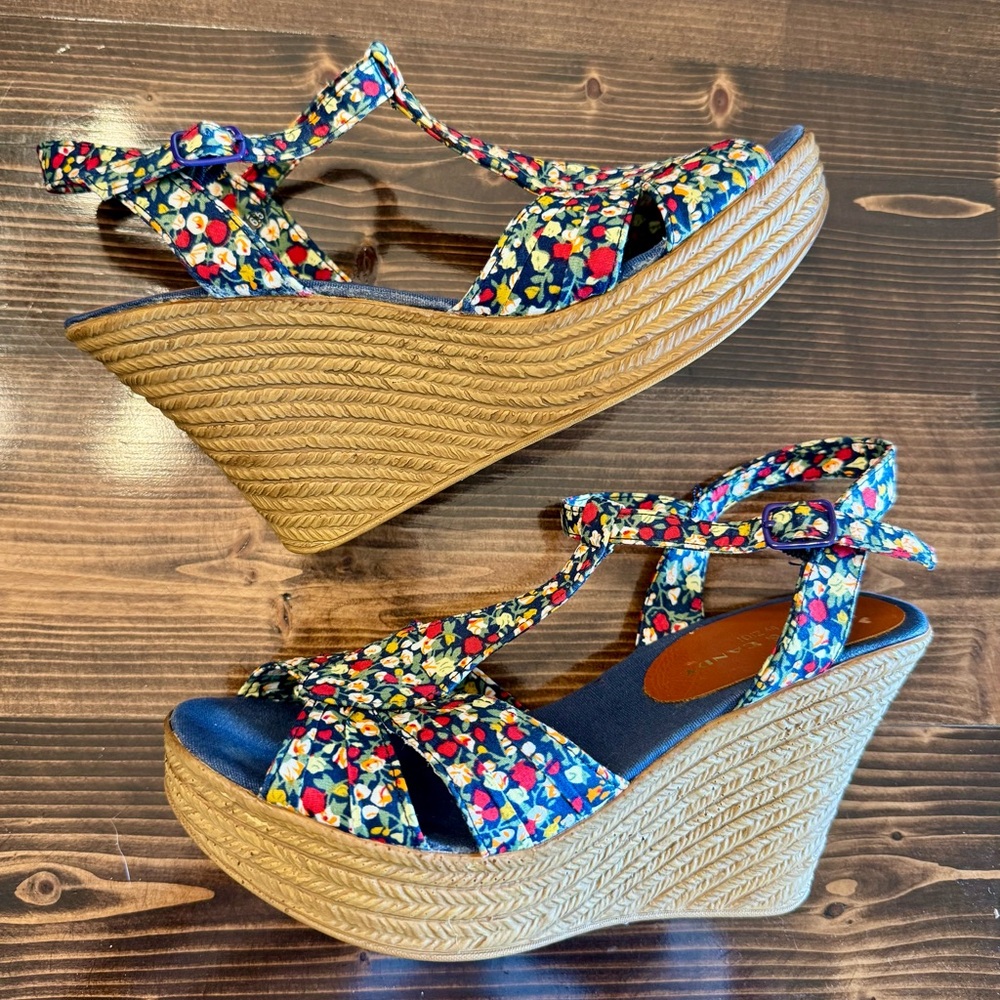 Rock &‎ Candy “Carolina” Floral Navy and Red Espadrille Wedges Size 6.5